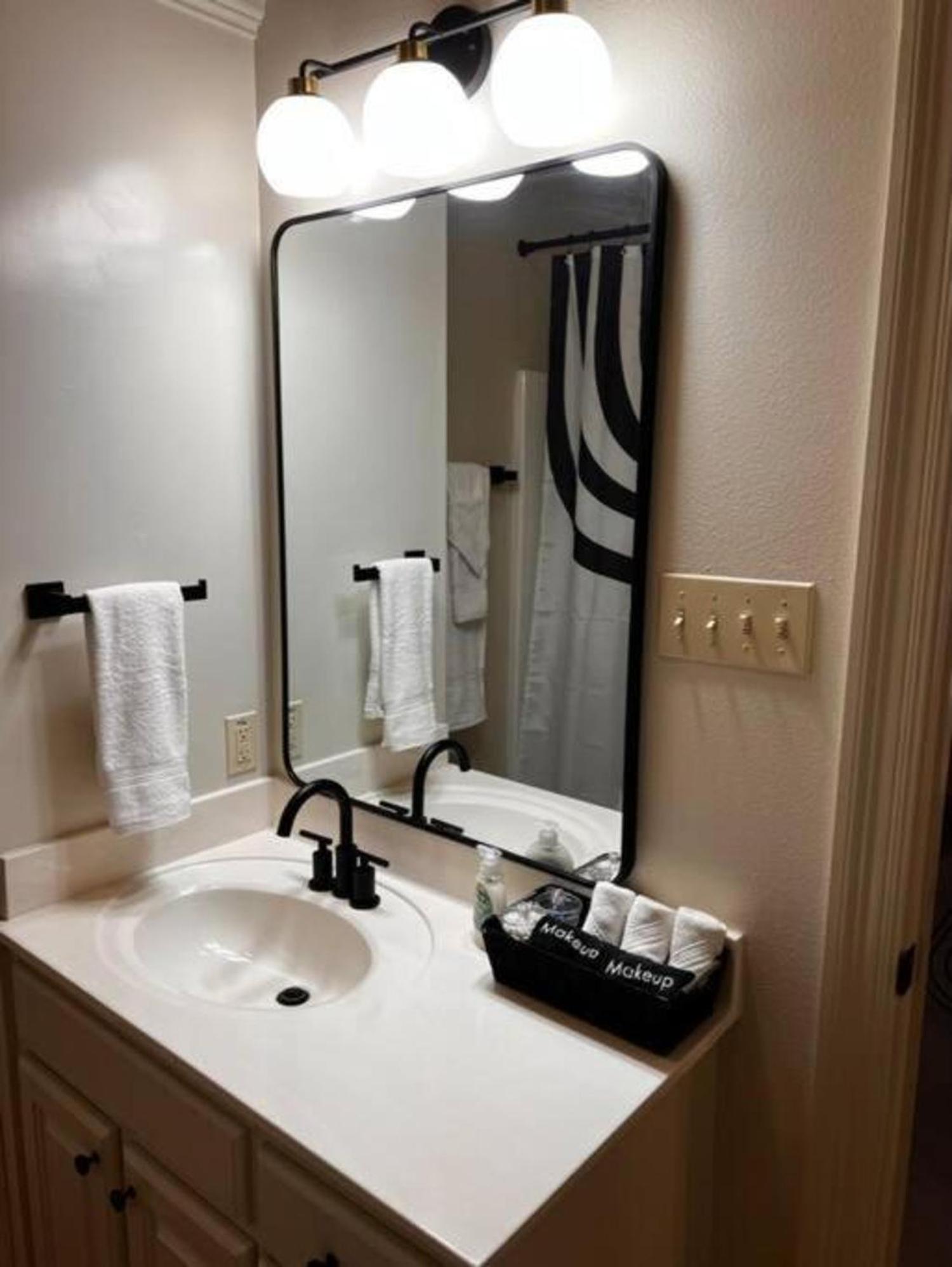 Stylish & Romantic Home, Long-Term Friendly, King Baton Rouge Dış mekan fotoğraf
