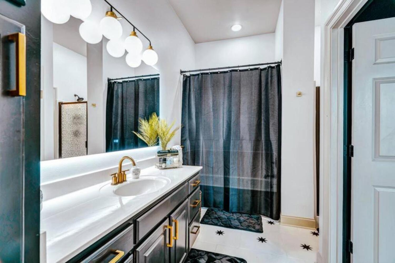 Stylish & Romantic Home, Long-Term Friendly, King Baton Rouge Dış mekan fotoğraf